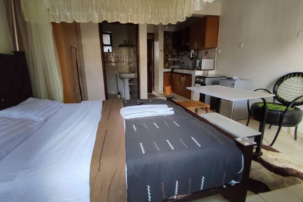 Executive Suite - Self Check Inn Kisumu Bagian luar foto